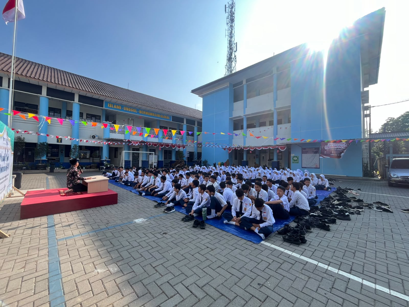 SMP UMP Peringati Maulid Nabi Muhammad SAW, Ajak Siswa Bijak Bermedia Sosial dan Lawan Bullying
